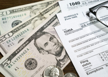 تفاصيل التغييرات التي ستطرأ على شرائح ضريبة الدخل في الولايات المتحدة لعام 2024