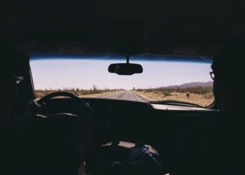 نصائح للمسافرين عبر البر والجو خلال عطلة عيد الشكر في الولايات المتحدة