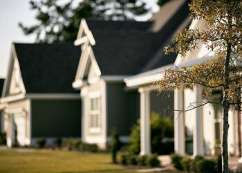 الكثير من أصحاب المنازل في مترو ديترويت يبيعون منازلهم بخسارة حتى مع ارتفاع الطلب