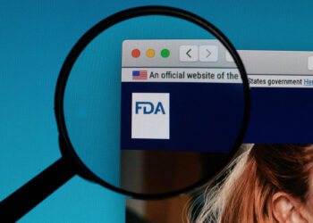 إدارة الغذاء والدواء الأمريكية (FDA) تطلب صلاحيات جديدة للرقابة على أدوية قطرات العين المصنعة خارجياً