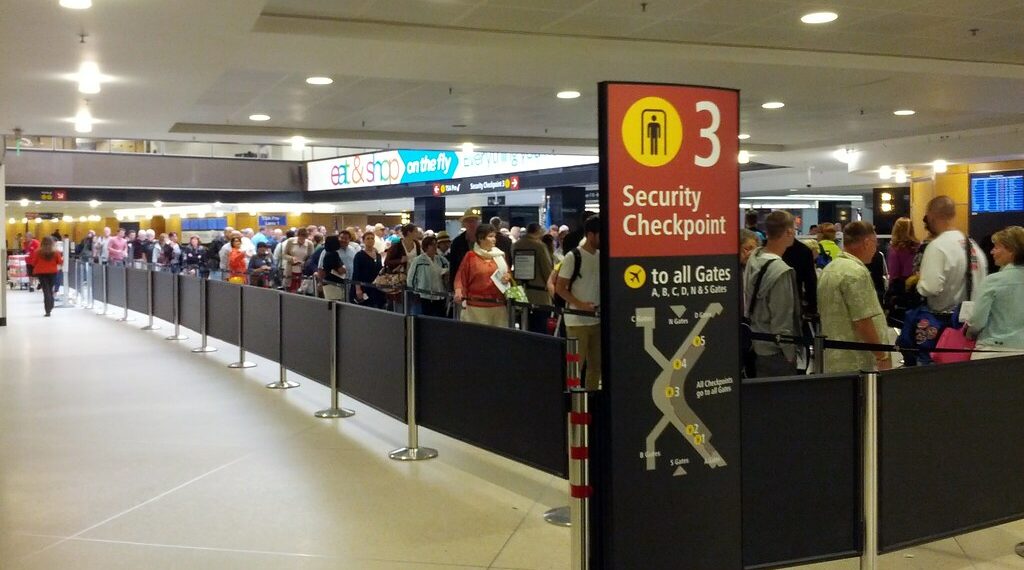 إدارة أمن النقل (TSA) تخطط لاختبار خدمة جديدة للفحص الذاتي في محاولة لتسريع الإجراءات الأمنية