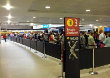 إدارة أمن النقل (TSA) تخطط لاختبار خدمة جديدة للفحص الذاتي في محاولة لتسريع الإجراءات الأمنية