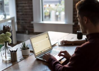 قائمة بأكثر الوظائف طلباً في قطاع العمل الحر وفقاً لموقع “Fiverr”