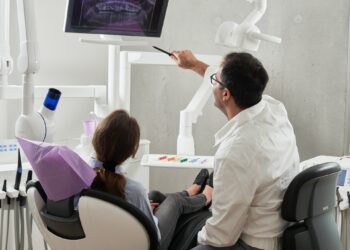 نصائح لتجنب الرسوم الإضافية عند زيارتك عيادة طبيب الأسنان في الولايات المتحدة