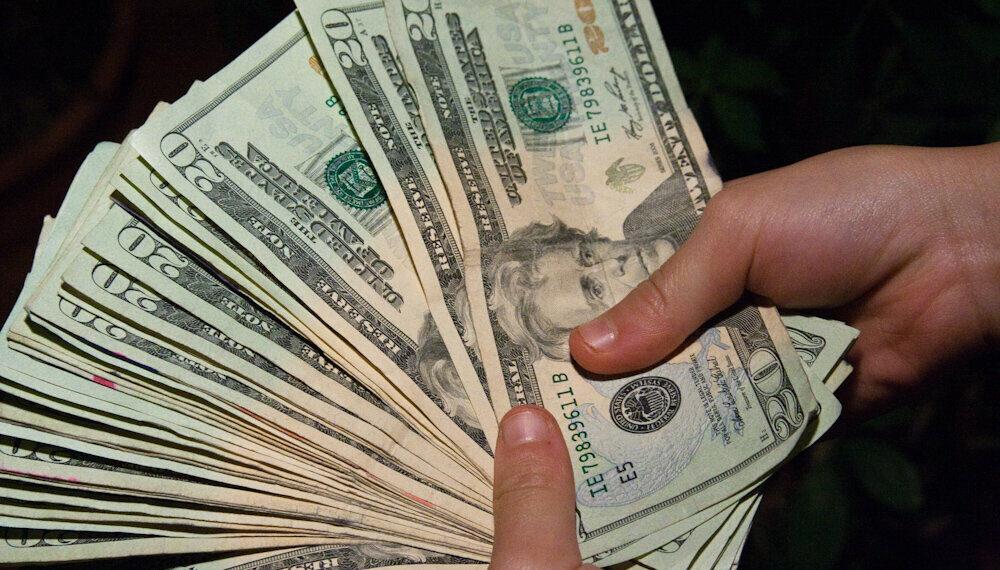 متى سيحصل سكان ميشيغان على شيكات الائتمان الضريبي في عام 2024