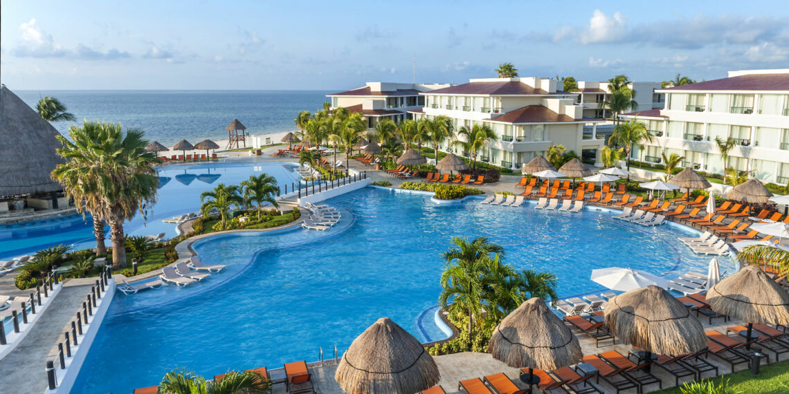 أفضل 7 وجهات للمسافرين الأمريكيين الذين يبحثون عن الطقس الدافئ والأسعار المناسبة