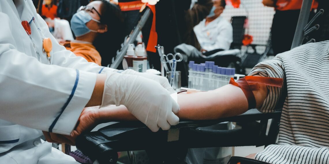 مركز “Versiti” يحث الناس على التبرع بالدم بسبب نقص المتبرعين في الوقت الحالي