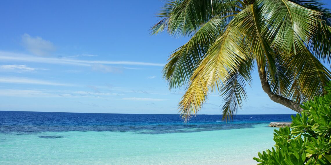 4 وجهات شاطئية جميلة يمكن للأمريكيين العيش فيها لمدة 6 أشهر بدون تأشيرة