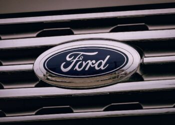فورد تستدعي أكثر من 112 ألف شاحنة من الأسواق الأمريكية بسبب خطر وقوع حوادث