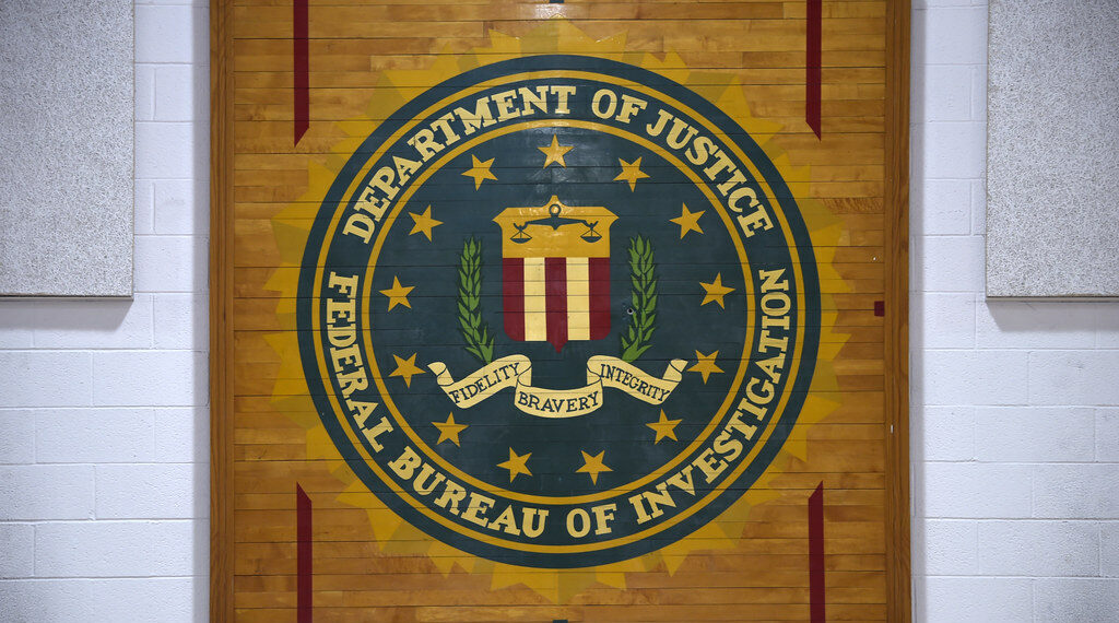 رجل من ميشيغان متهم بنشر تهديدات خطيرة تتعلق بقتل الرئيس “جو بايدن” ونائبته “كامالا هرايس”