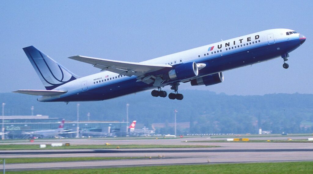 العاصفة الشتوية تسبب الفوضى لشركات الطيران الأمريكية وتؤدي إلى إلغاء أكثر من 2000 رحلة جوية