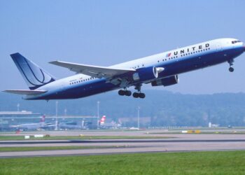 العاصفة الشتوية تسبب الفوضى لشركات الطيران الأمريكية وتؤدي إلى إلغاء أكثر من 2000 رحلة جوية