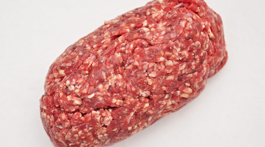 سحب أكثر من 6000 رطل من اللحم المفروم من الأسواق الأمريكية بسبب تلوثها ببكتيريا الإشريكية القولونية