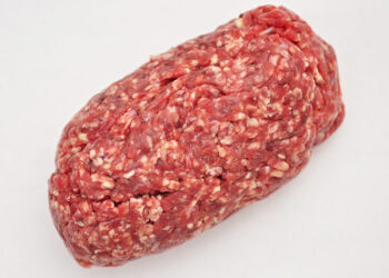 سحب أكثر من 6000 رطل من اللحم المفروم من الأسواق الأمريكية بسبب تلوثها ببكتيريا الإشريكية القولونية