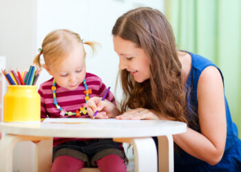 برنامج إرشادي فريد من نوعه يوفر لأطفال ديترويت مرشدين محترفين لمساعدتهم في حياتهم العلمية والمهنية