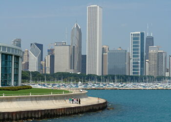 الرئيس بايدن يرسل كبار مساعديه إلى ميشيغان للقاء القادة العرب الأمريكيين والمسلمين بشأن الحرب في غزة