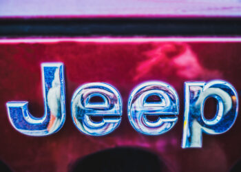 شركة Chrysler تستدعي أكثر من 330 ألف سيارة بسبب خلل في عجلة القيادة