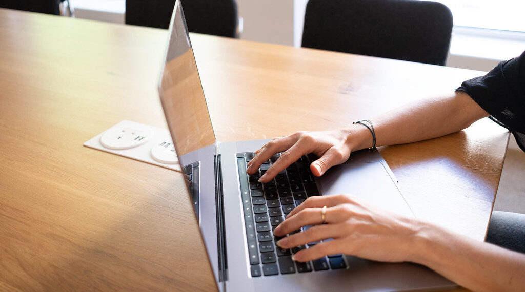 استطلاع رأي: مخاوف الأمريكيين بشأن أمنهم الوظيفي ترتفع على الرغم من سوق العمل القوي