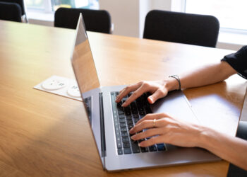 استطلاع رأي: مخاوف الأمريكيين بشأن أمنهم الوظيفي ترتفع على الرغم من سوق العمل القوي