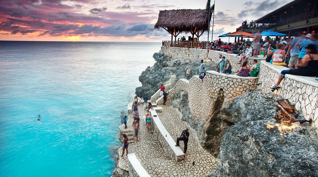 الخارجية الأمريكية تصدر تحذيرات سفر جديدة لهذه الوجهات الخمس الشهيرة