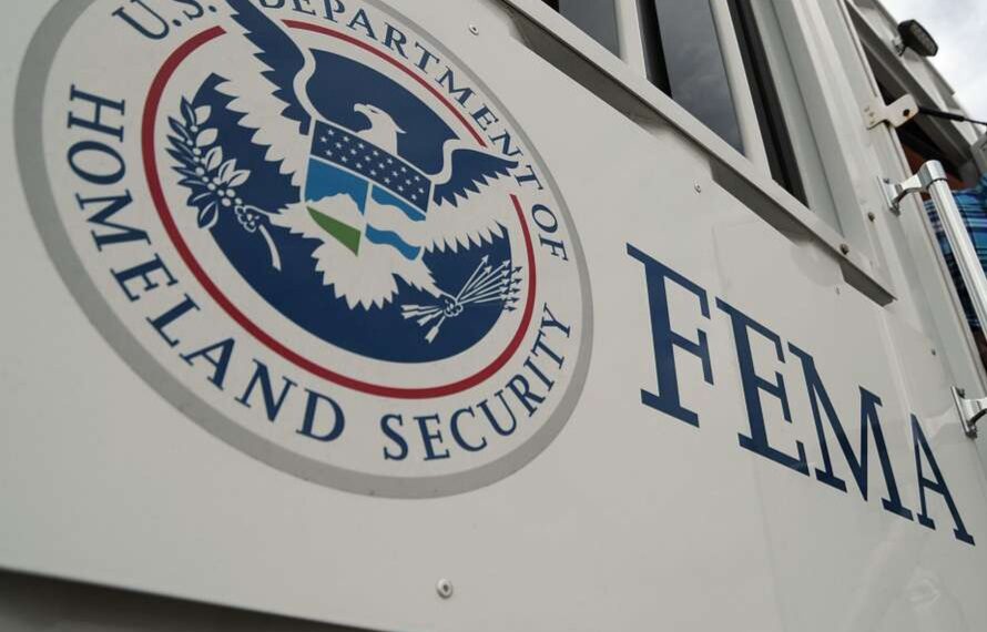 الوكالة الفيدرالية لإدارة الطوارئ (FEMA) تزور المنازل التي ضربتها الأعاصير في ميشيغان