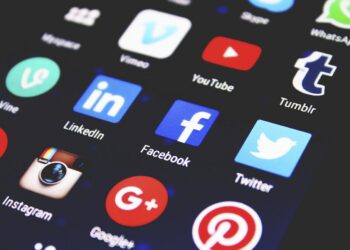 إليك أهم المخاطر التي تشكلها وسائل التواصل الاجتماعي على الأطفال وأفضل النصائح لحمايتهم