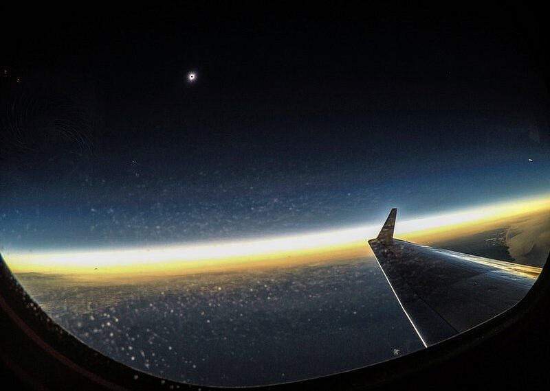 شركة Delta تقدم رحلة طيران خاصة لمشاهدة كسوف الشمس الكلي من السماء