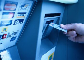 ما هي عملية “نسخ البطاقات الائتمانية” الاحتيالية وكيف يمكن لك تجنّبها؟