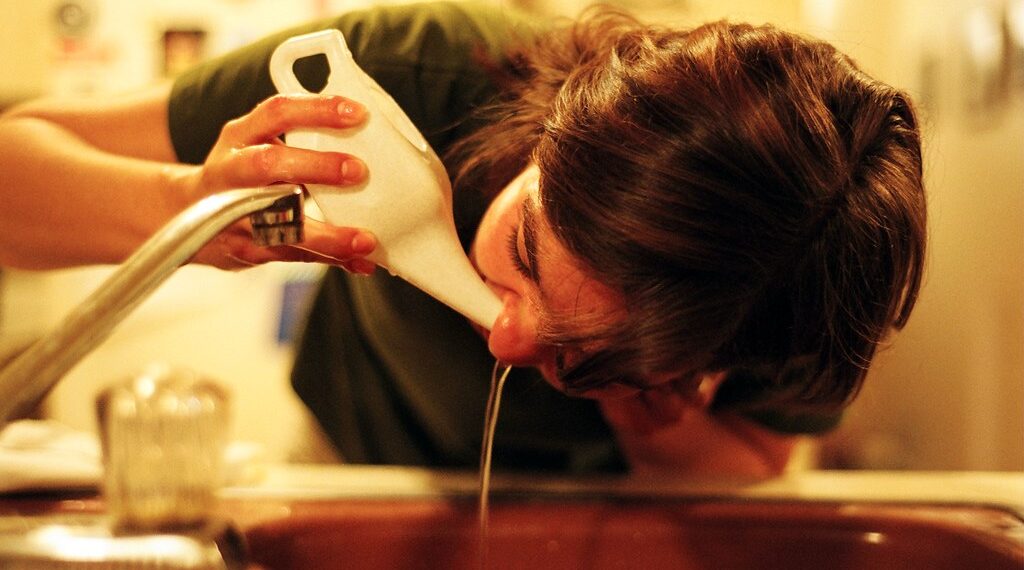 كل ما تحتاج لمعرفته حول ال”أميبا/amoeba” القاتلة المرتبطة بتنظيف الأنف