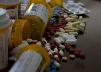 الحكم بالسجن على صيدلي من مقاطعة Macomb لتقديمه وصفات طبية مزورة