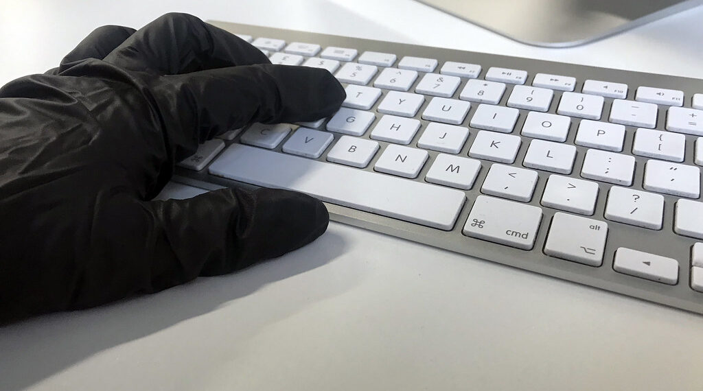 إليك بعض الطرق المهمة لحماية طفلك من سرقة الهوية