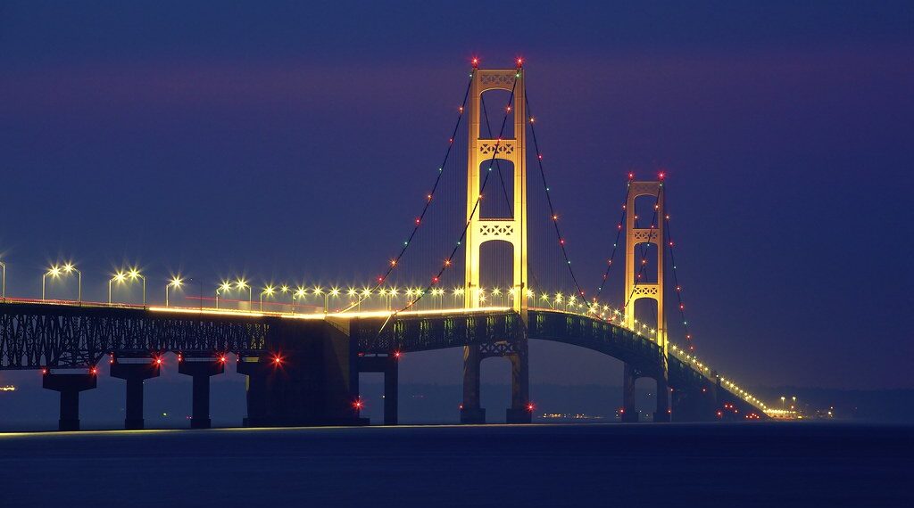 جسر Mackinac يحتل المرتبة السابعة في قائمة أفضل 100 جسر في البلاد