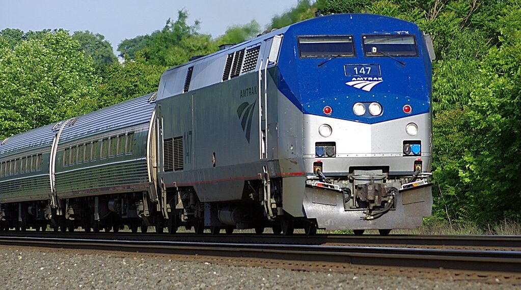 شركة Amtrak تعلق خدمة بعض القطارات بين ديترويت وشيكاغو هذا الصيف لإصلاح بعض المسارات