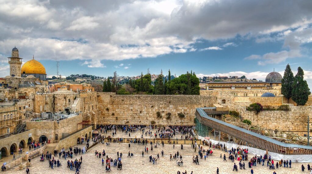 تكثيف محادثات تحرير الرهائن وسط مخاوف من تصعيد العنف في فلسطين خلال شهر رمضان