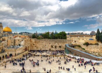 تكثيف محادثات تحرير الرهائن وسط مخاوف من تصعيد العنف في فلسطين خلال شهر رمضان