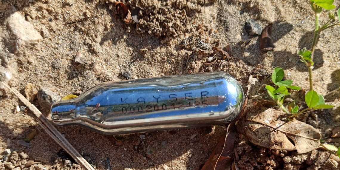 التوقيع على مشروع قانون يهدف إلى الحد من إساءة استخدام عبوات أكسيد النيتروس في ميشيغان