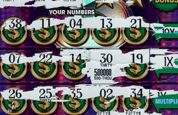 رجل يفوز بمبلغ 500 ألف دولار في لعبة Cash Multiplie الفورية من يانصيب ميشيغان