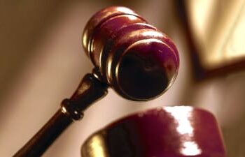 الحكم بالسجن على قس في ميشيغان قام باختلاس حوالي 780 ألف دولار من 3 قساوسة آخرين