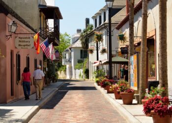 وجهة أمريكية مميزة تشبه أوروبا ينصح بزيارتها بشدة خلال فصل الربيع