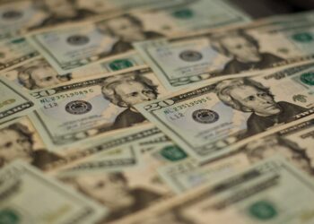 حصول هذه الفئة من العمال الأمريكيين على راتب إضافي خلال شهر مارس/آذار