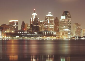 رفع التصنيف الائتماني لمدينة ديترويت إلى الدرجة الاستثمارية لأول مرة منذ عام 2009