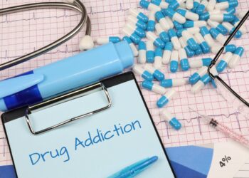 تحذيرات من أرقام هواتف مزيفة موجهة لعلاج اضطراب تعاطي المخدرات في ميشيغان