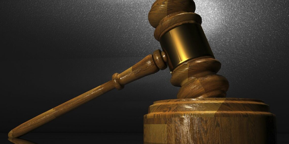 الحكم بالسجن على قس في ميشيغان قام باختلاس حوالي 780 ألف دولار من 3 قساوسة آخرين