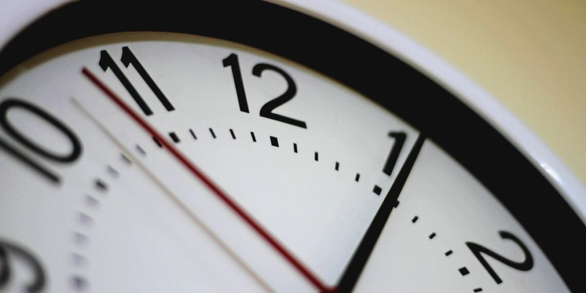 كيف يمكن أن يؤثر الانتقال إلى التوقيت الصيفي على صحتك