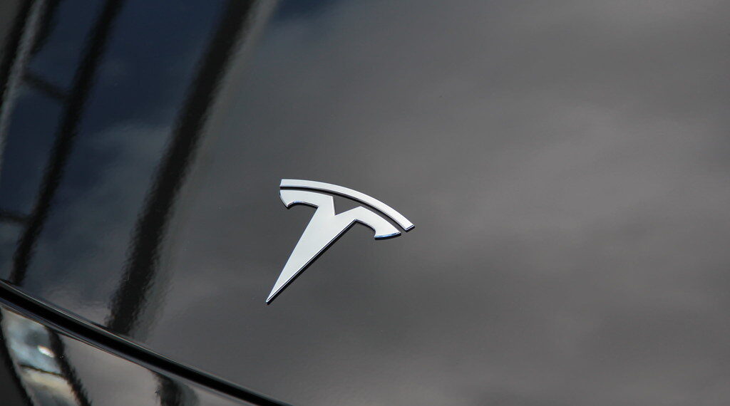 تيسلا تعتزم تسريح 10% من قوتها العاملة مع انخفاض المبيعات