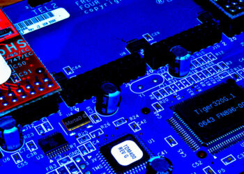 إدارة بايدن تعلن عن تخصيص 6.6 مليار دولار لتمويل إنتاج الرقائق الالكترونية الدقيقة في الولايات المتحدة