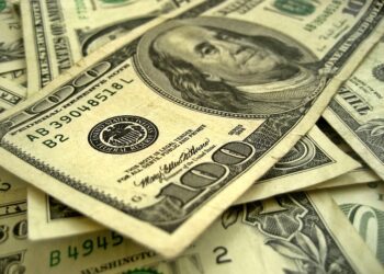 رجل من ميشيغان يفوز بجائزة Powerball بقيمة مليون دولار