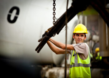 إدارة بايدن تضع اللمسات الأخيرة على قاعدة توسيع أهلية العمال للحصول على أجر العمل الإضافي