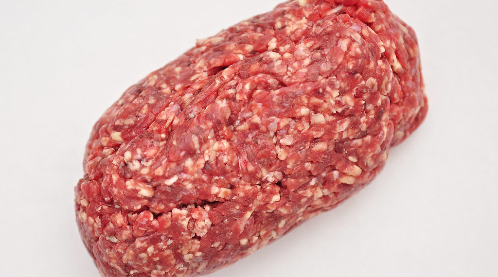 إدارة سلامة الأغذية الأمريكية (FSIS) تُحذّر من منتجات اللحم المفروم بسبب تلوثها بالإشريكية القولونية