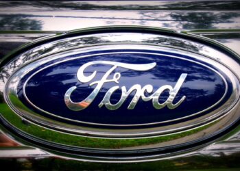 بدء التحقيقات في حوادث سيارات فورد التي تتضمن نظام قيادة آلي
